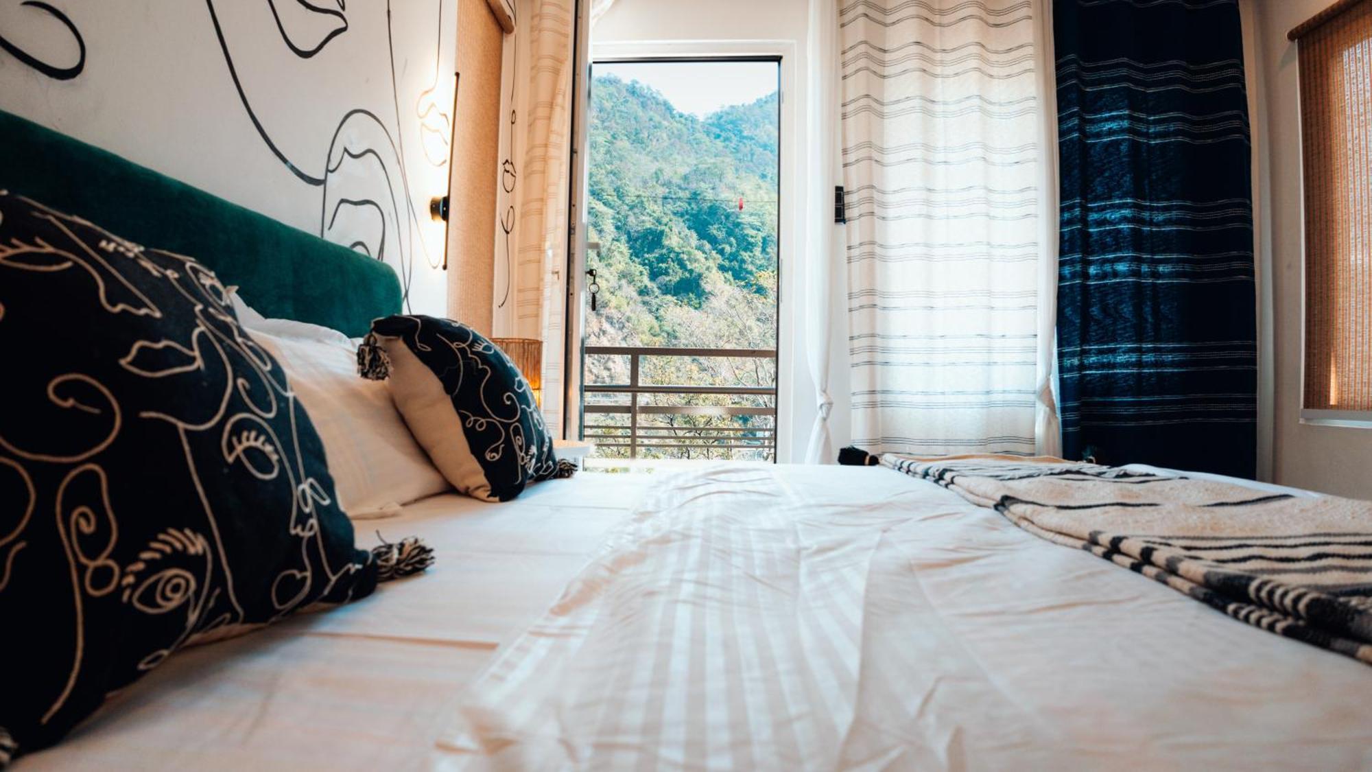 Art Bliss Hostel Rishikesh Bagian luar foto